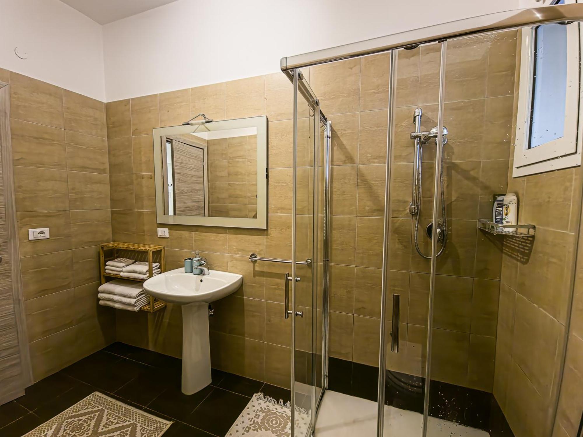 Garibaldi Square Apartment *